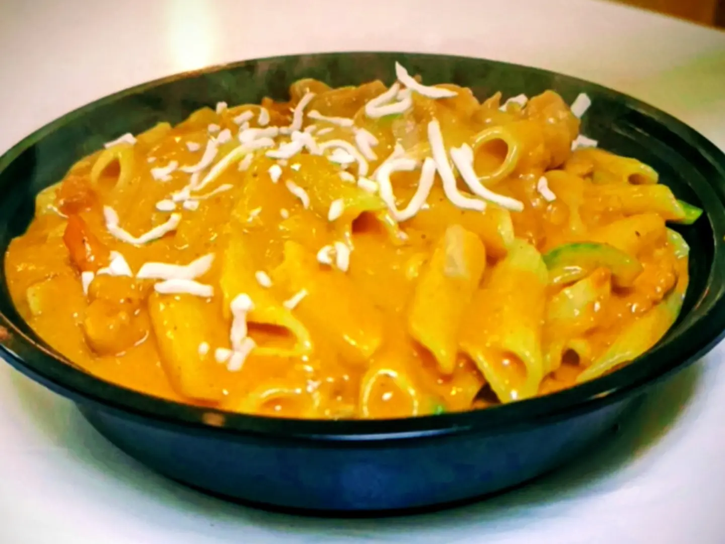 مكرونة بالدجاج ميكس صوص