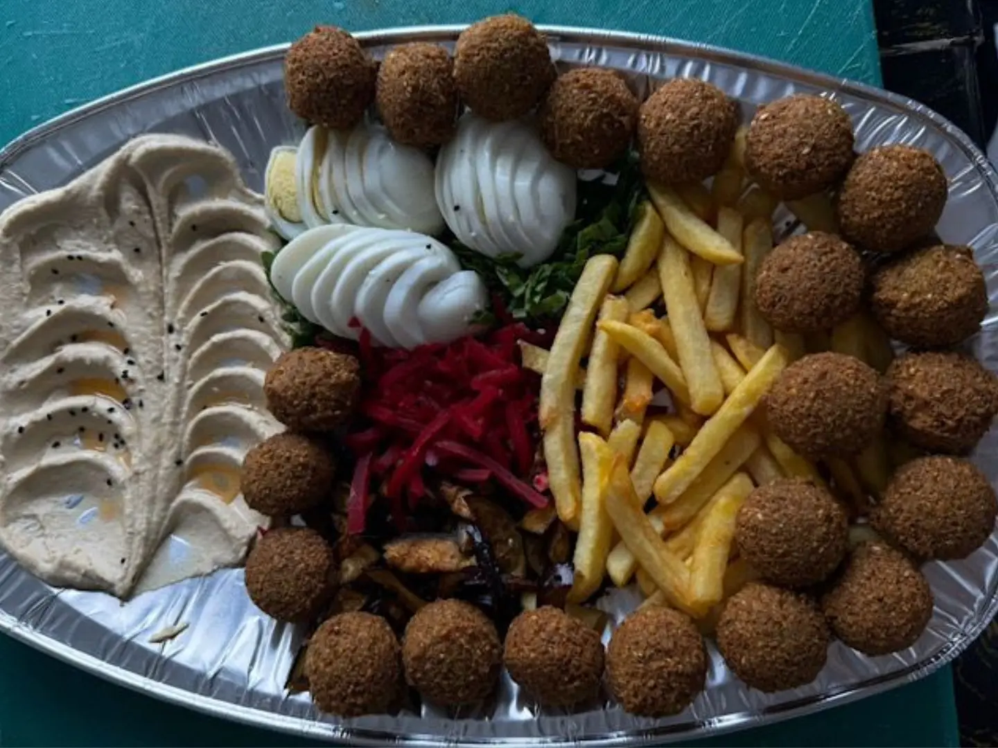 صحن فلافل وسط