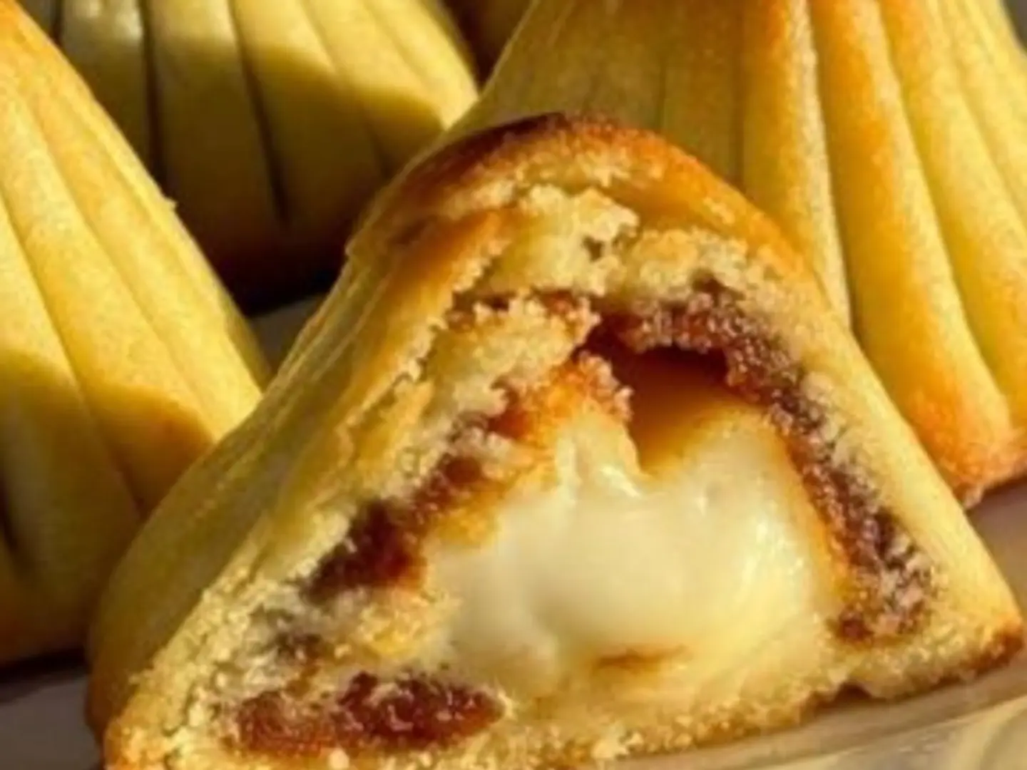 معمول قشطه والتمر المميز