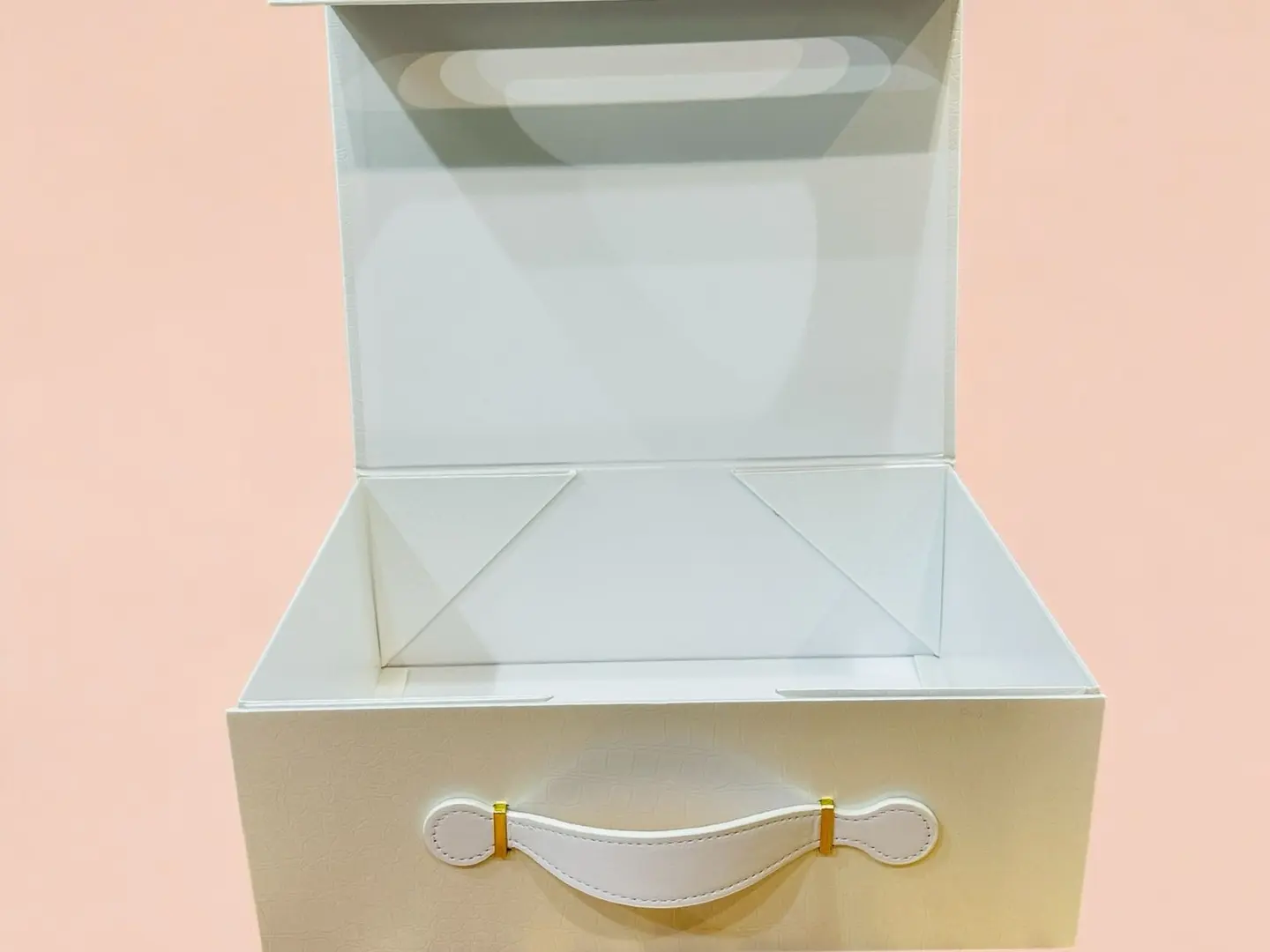 بوكس انيق لتوزيعات الهدايا