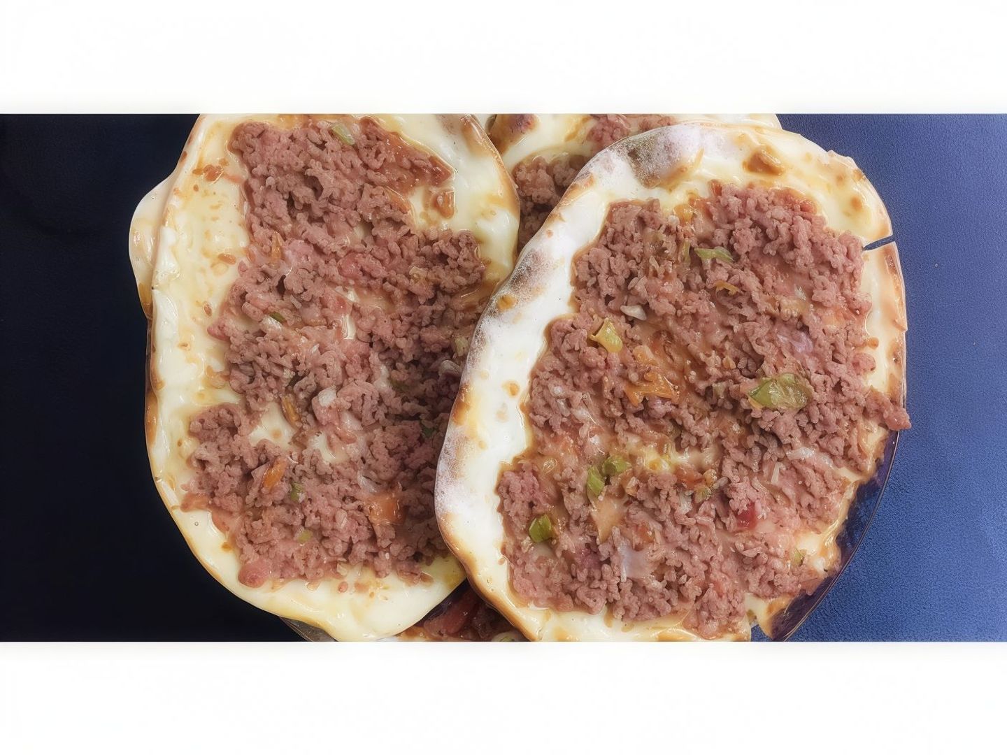 لحم جبنة صوص