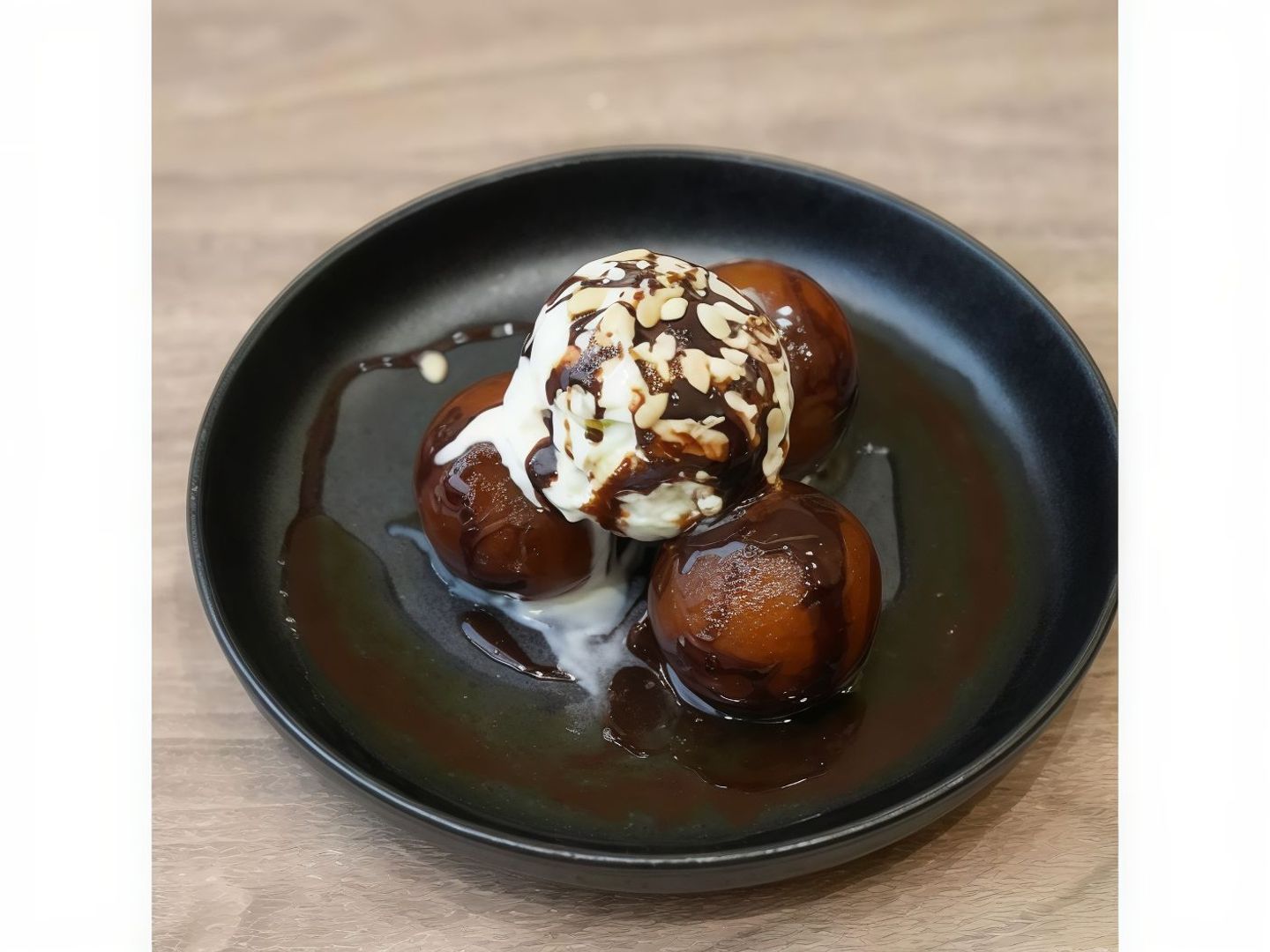 Gulab Jamun With Ice Cream