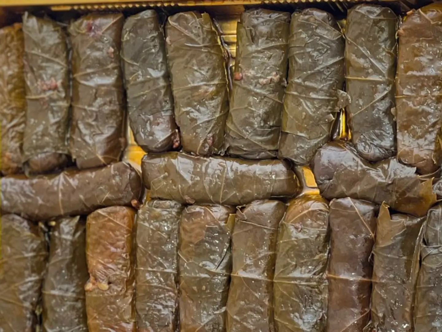 Large Plate Of Mixed Grape Leaves With Cabbage, 20 Pieces