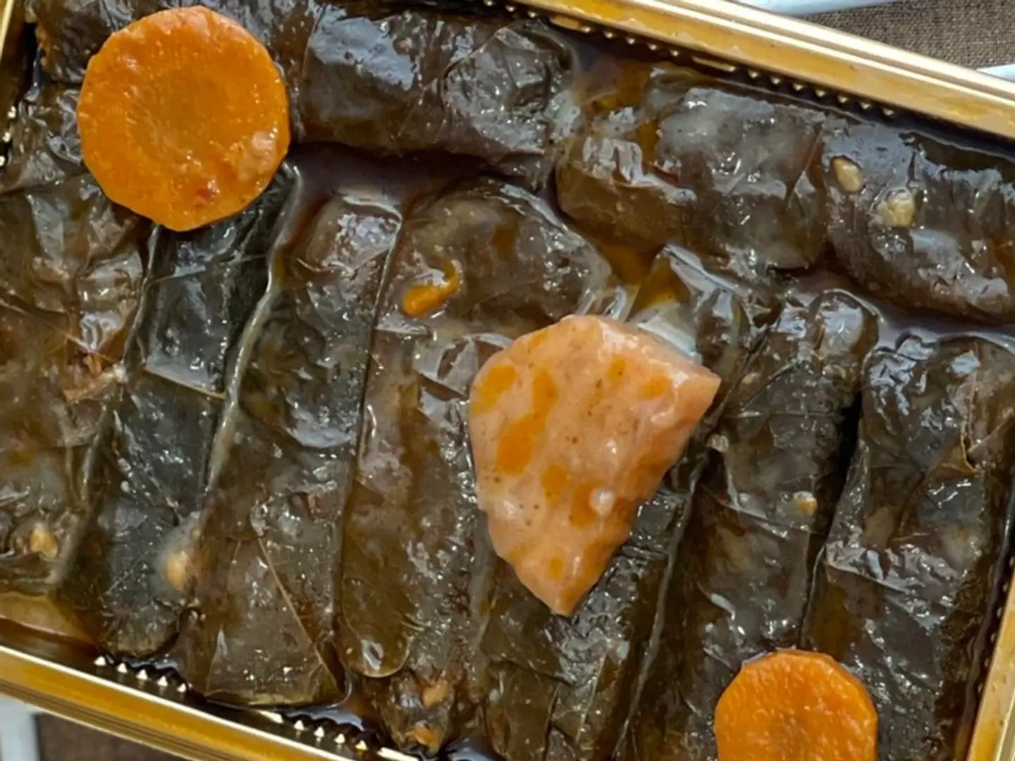 Medium Plate Of Grape Leaves (9 Pieces)