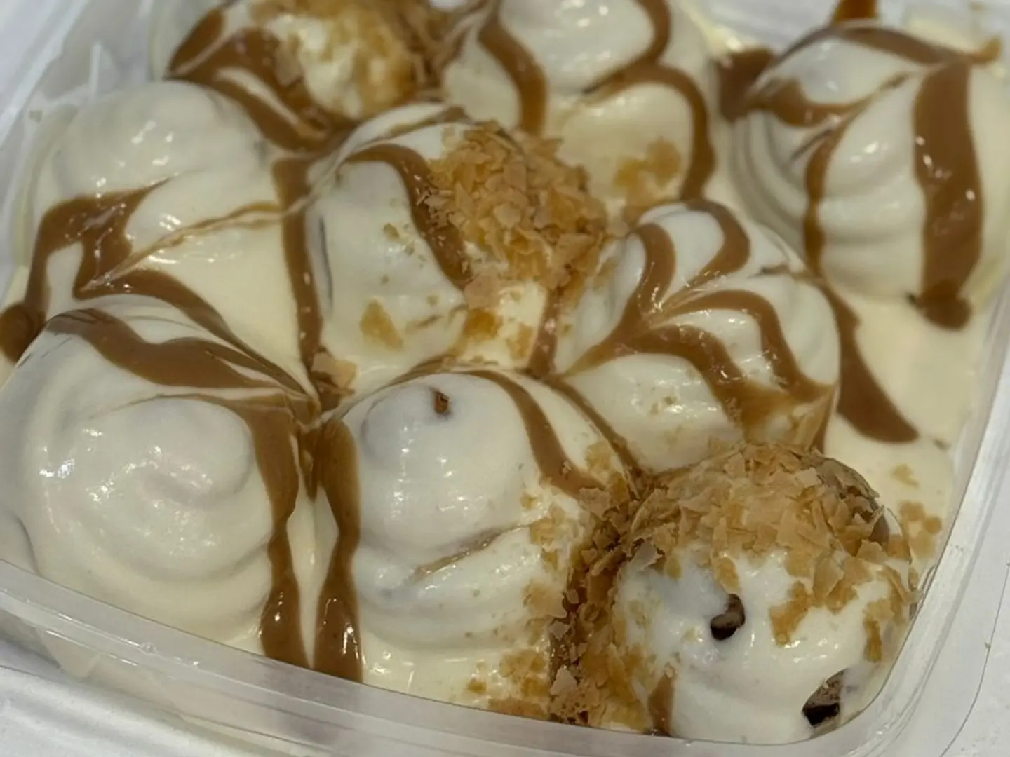 Medium Caramel Cinnabon