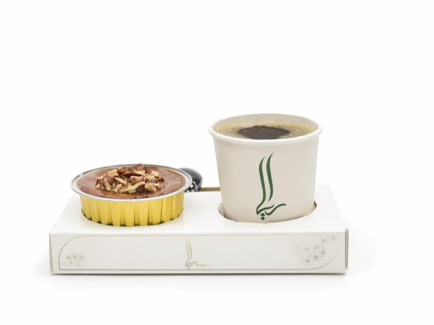 كوب بسبوسة بالتوفي والبيكان مع كوب قهوة اليوم