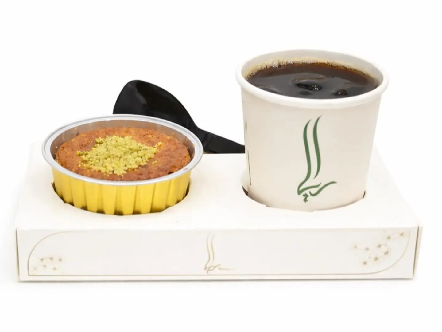 كوب بسبوسة بالقشطة مع كوب قهوة اليوم