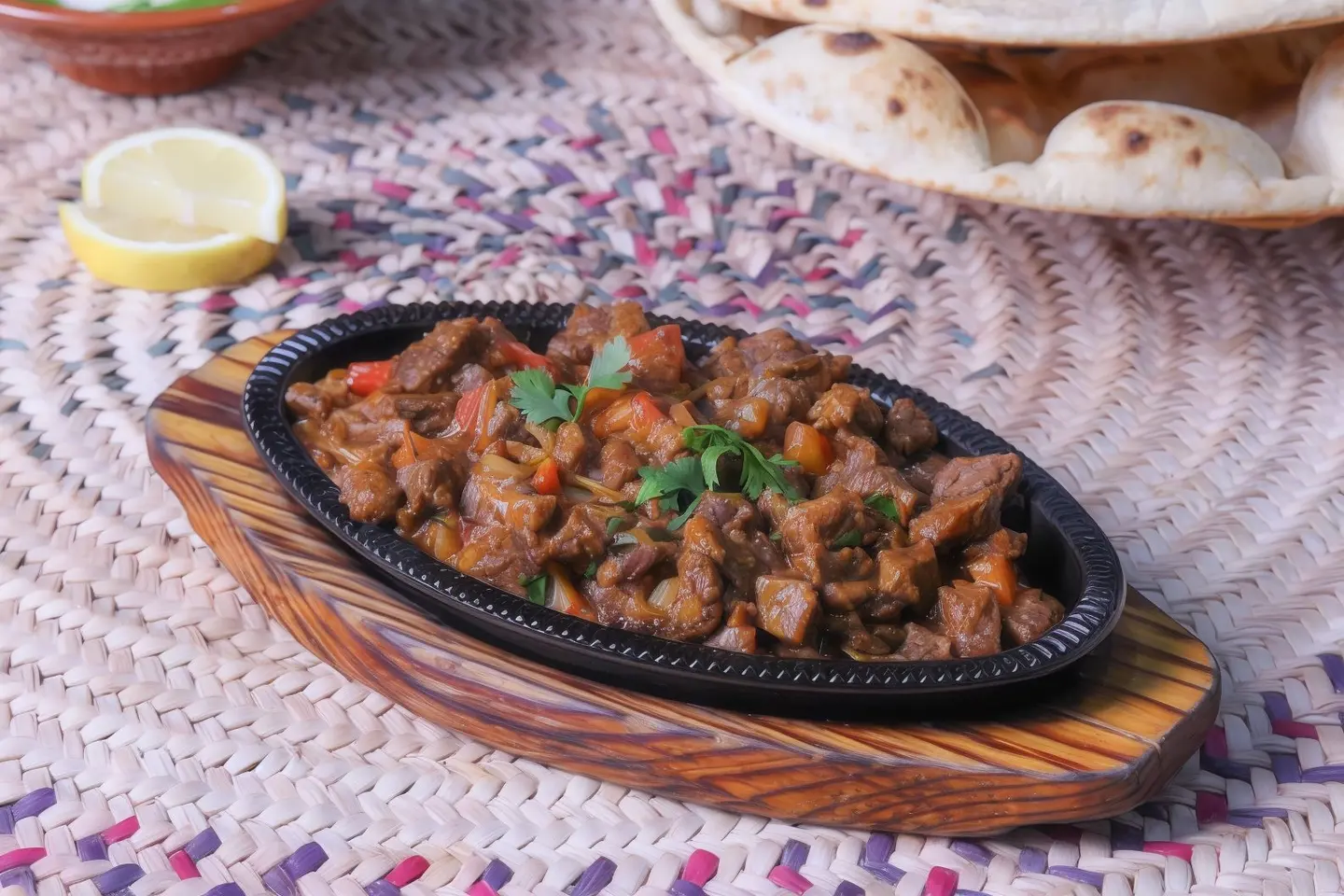 تقاطيع لحم ودجاج