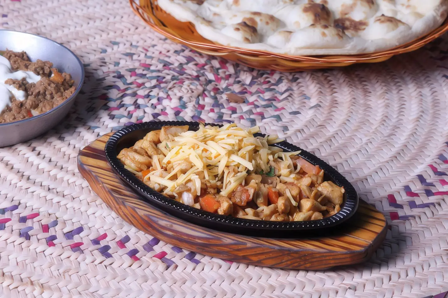 تقاطيع لحم ودجاج فخار