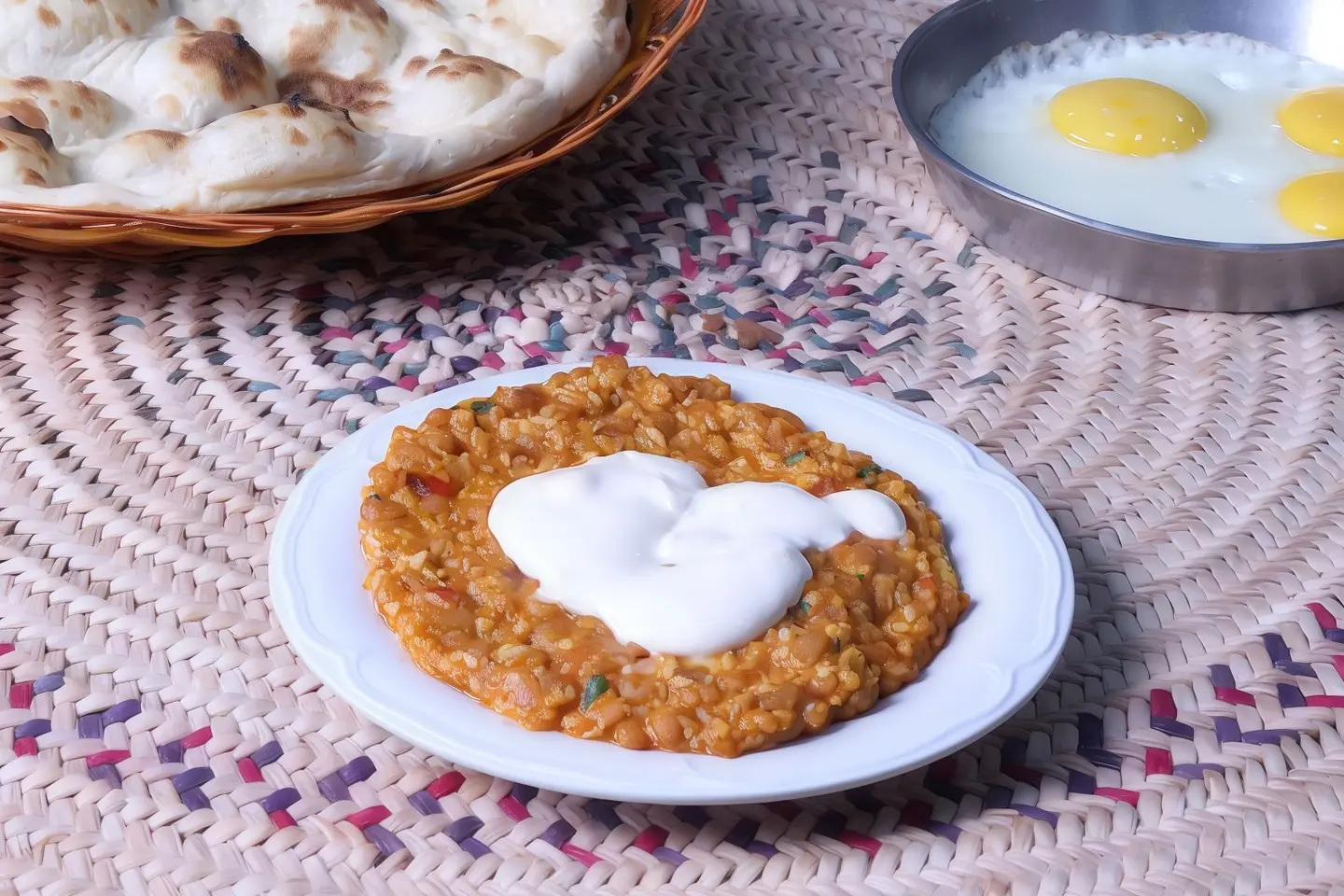 فاصوليا بالبيض والجبن