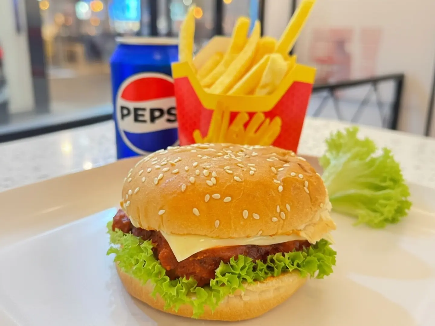 وجبة برجر دجاج بالزبدة