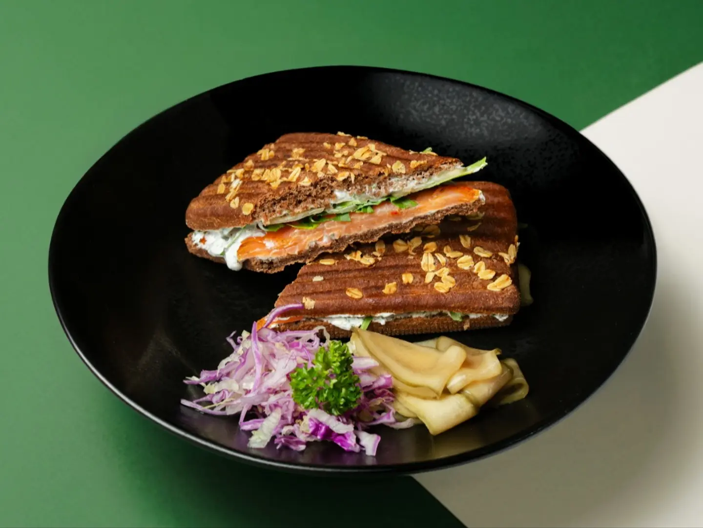 ساندويتش سلمون مدخن