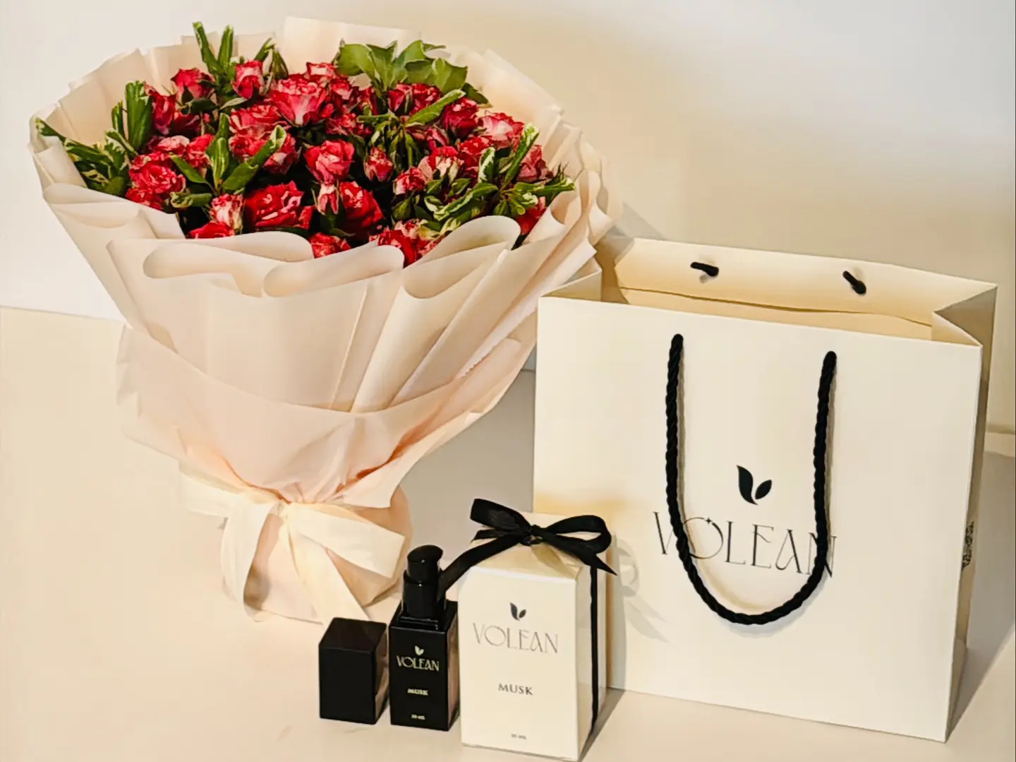 Musk Volean With A Bouquet Of Roses