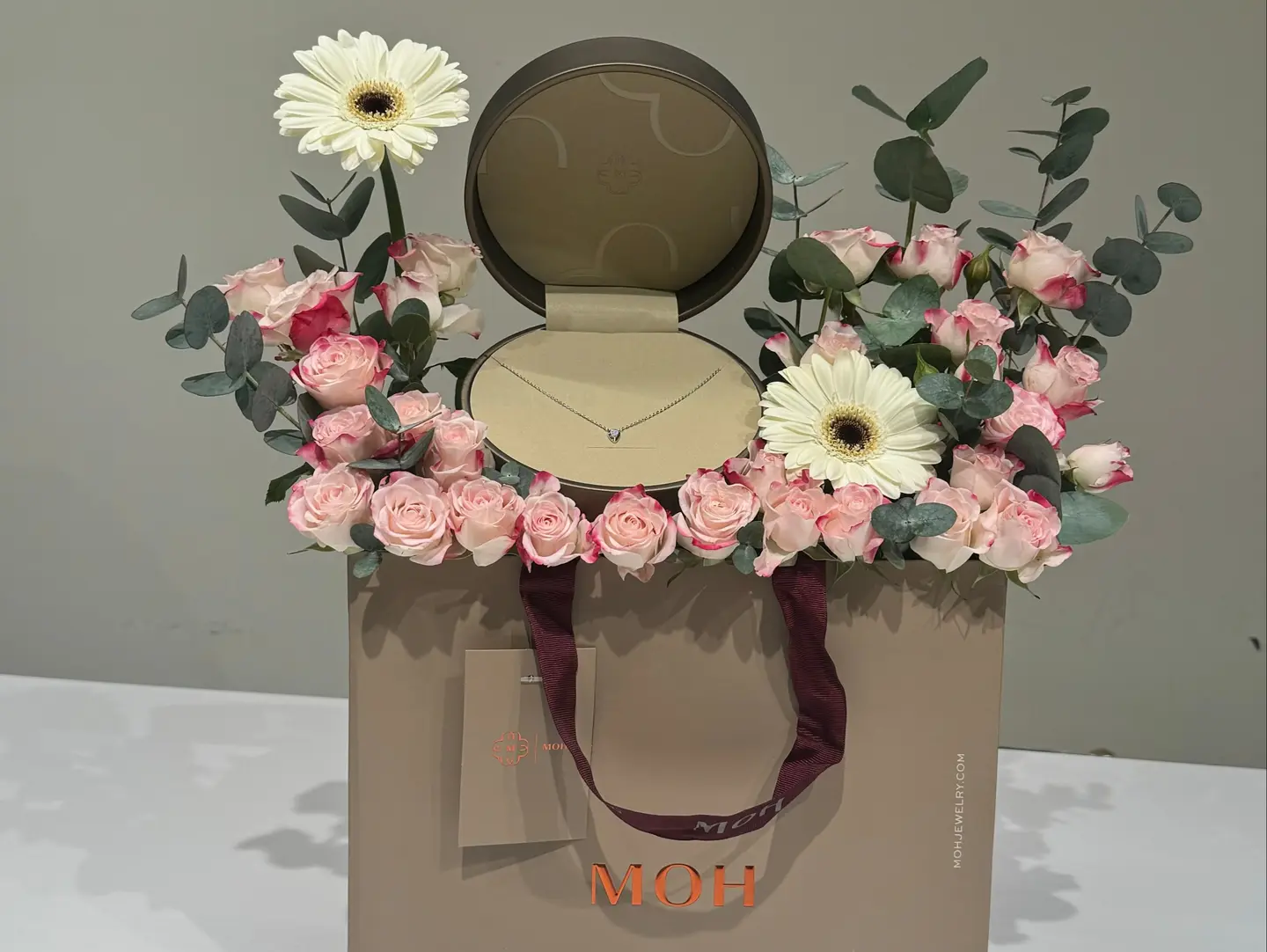 Moh Necklace With Natural Roses