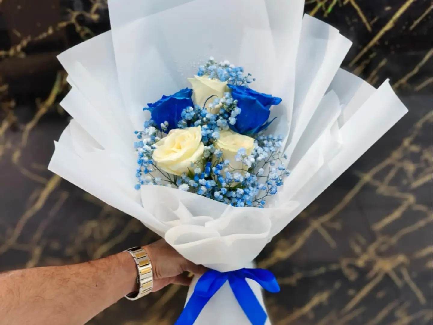 White And Blue Bouquet 5 Flowers