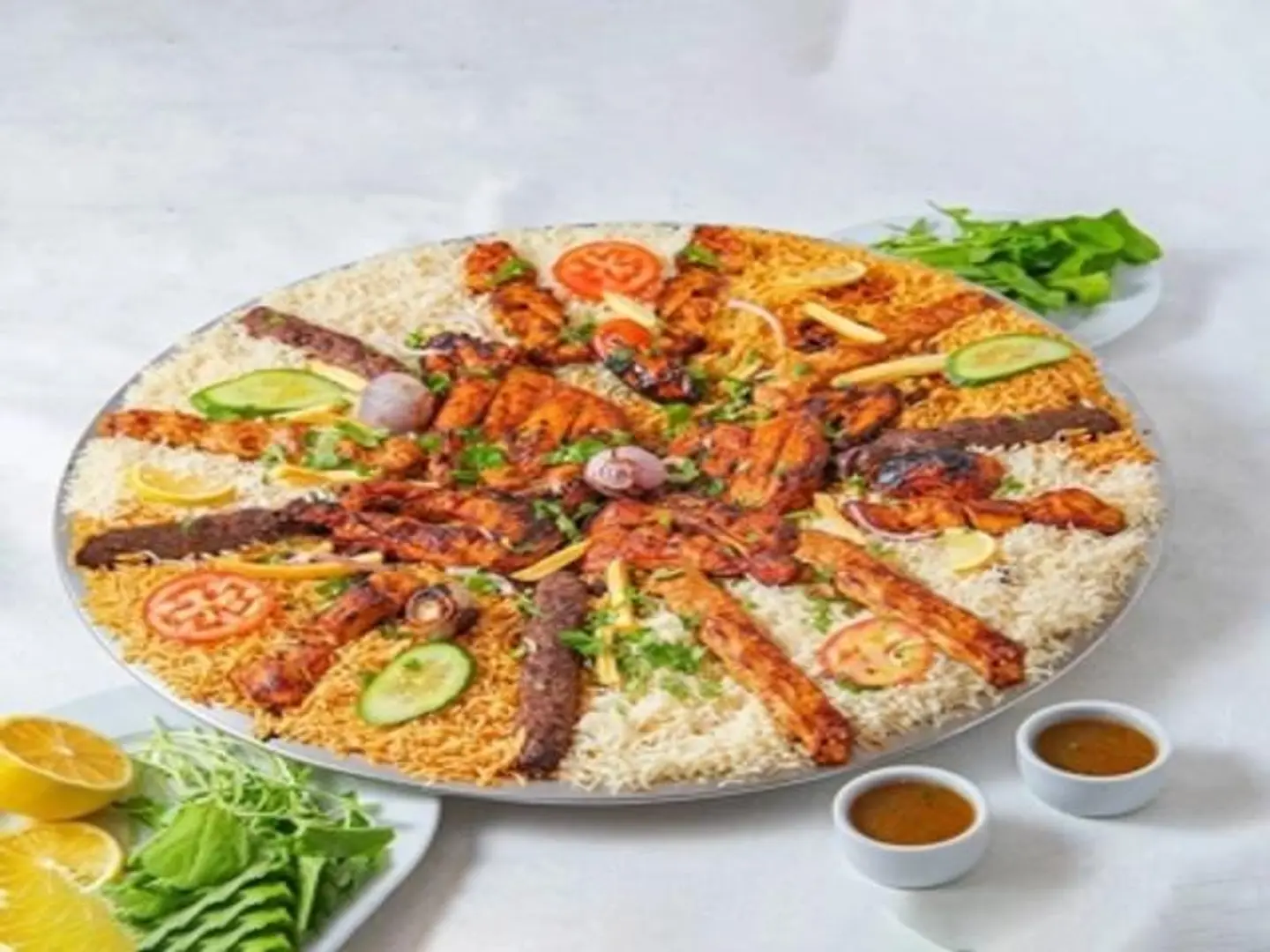 أسياخ مشاوي مشكل 4 مع الرز