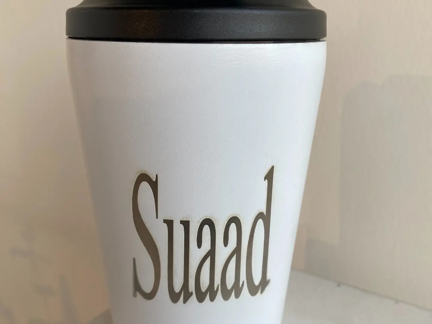 كوب قهوة بالاسم