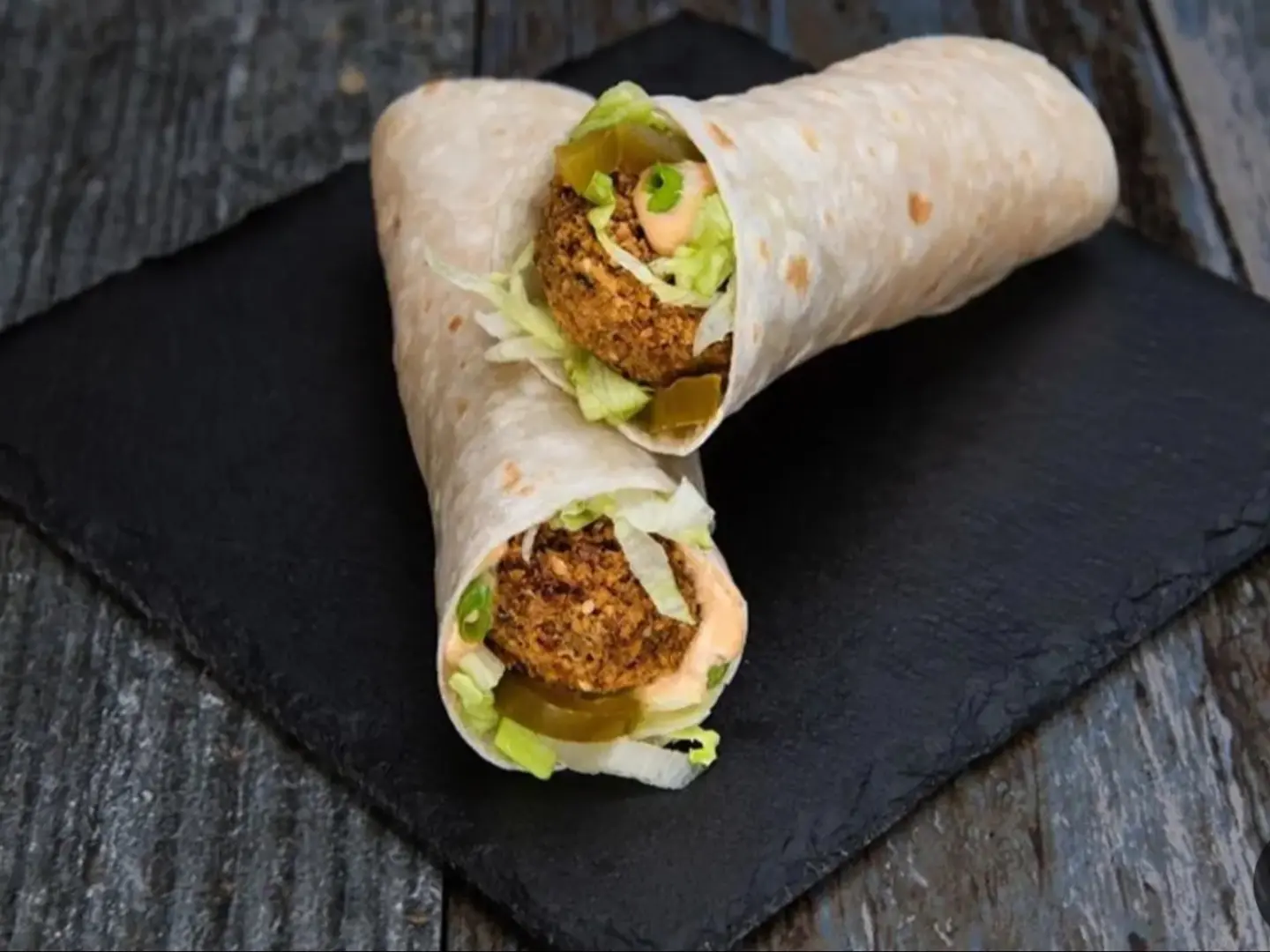 فطيرة فلافل مشكل معه البيض