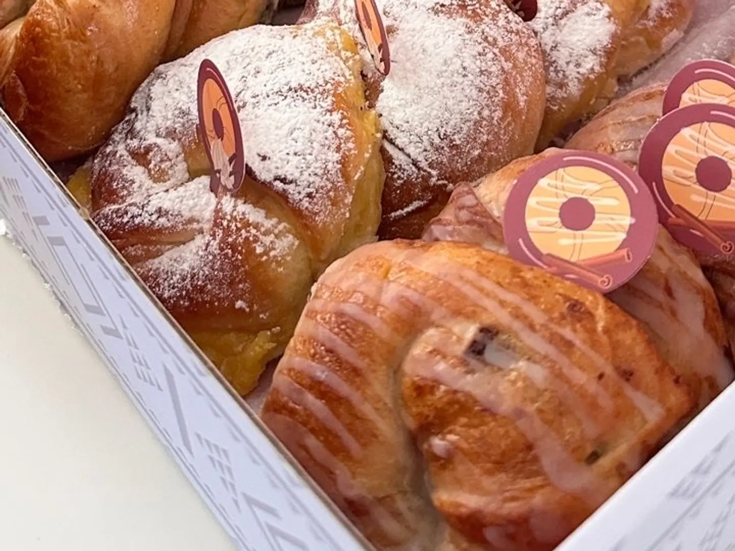 2 Sweet Roll W Coffee