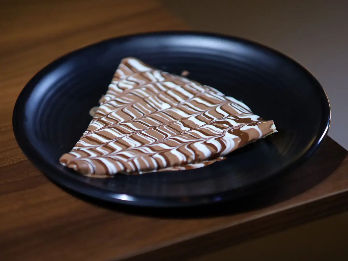 كريب الشوكولاتة الكريمي طري، حلو ولذيذ