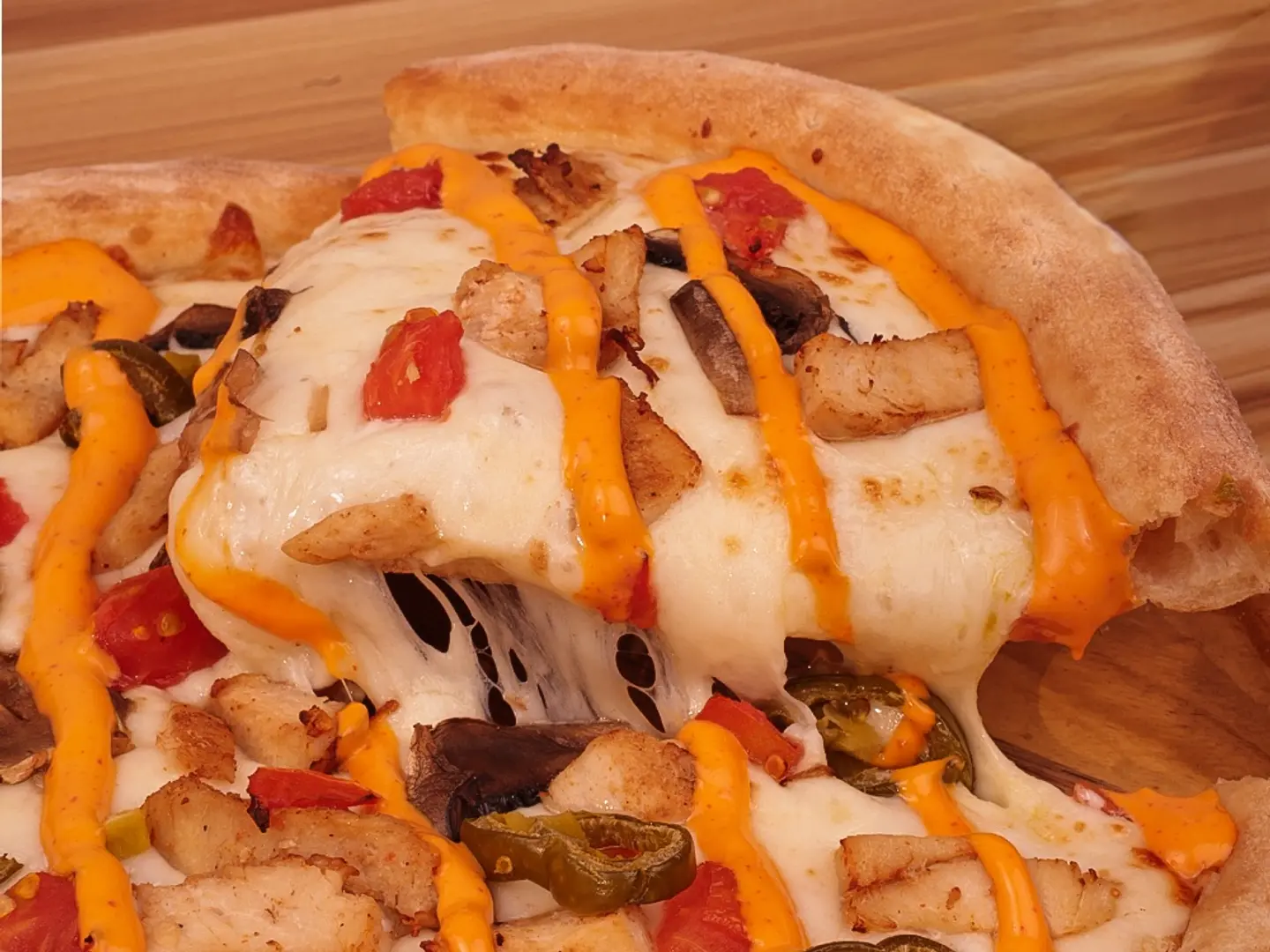 بيتزا دجاج ديناميت وسط