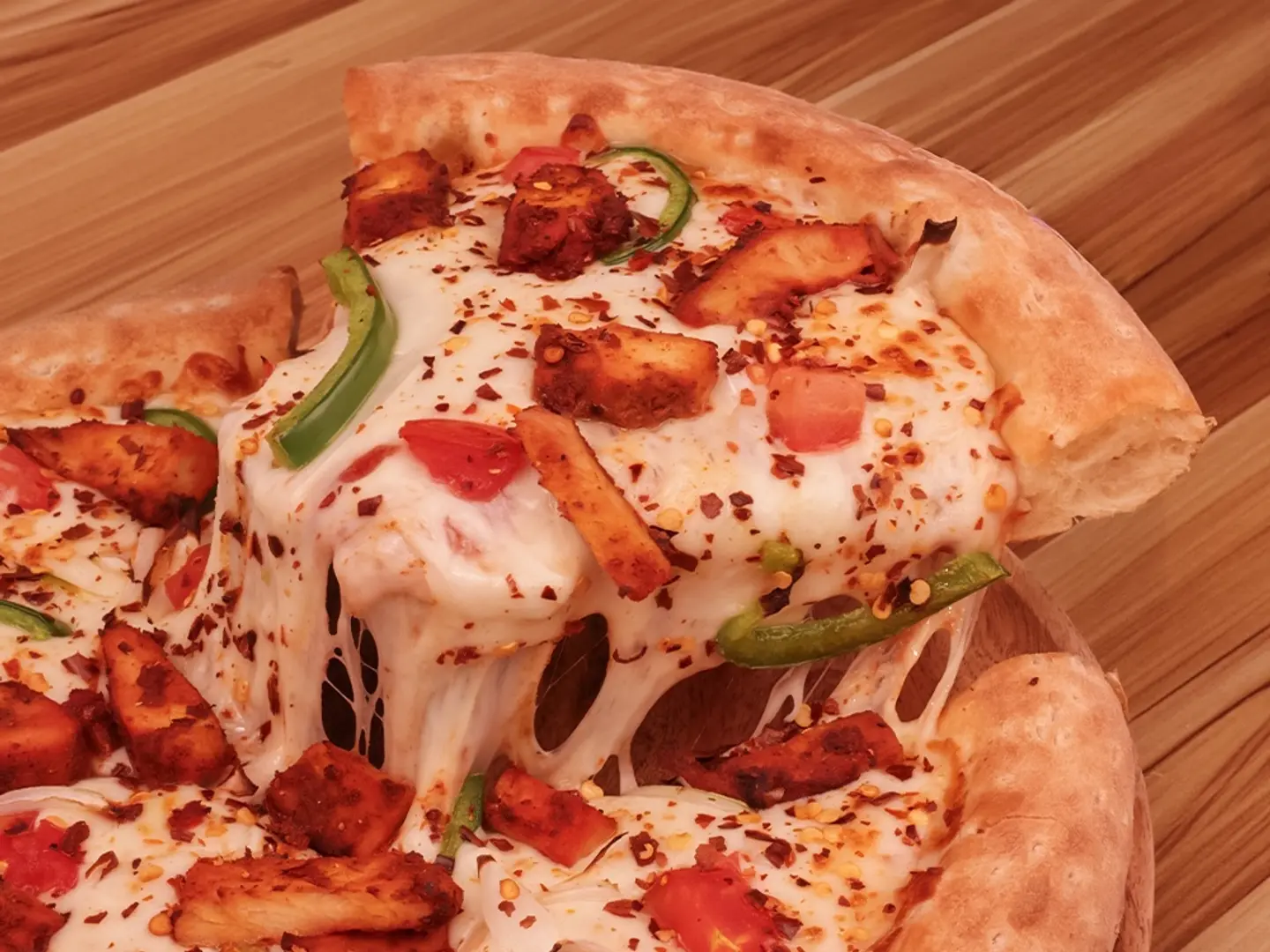 بيتزا دجاج تندوري حار وسط