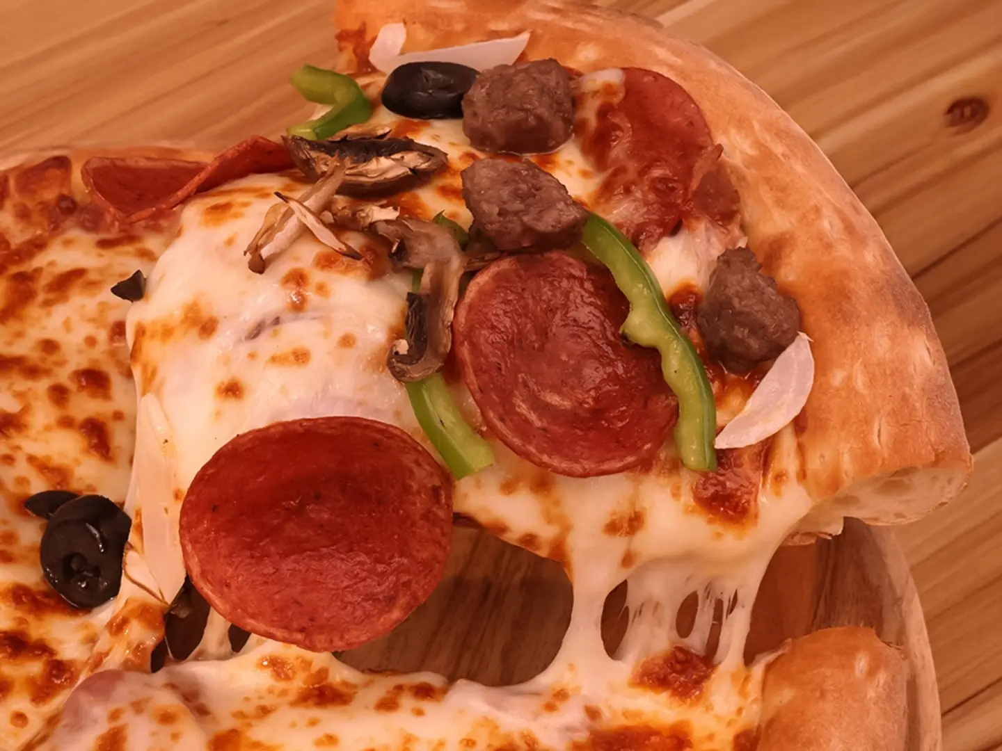 بيتزا سوبريم لحم وسط