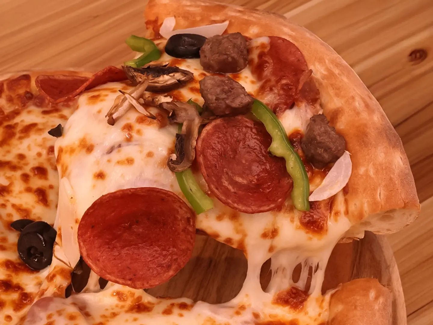 بيتزا سوبريم لحم كبير