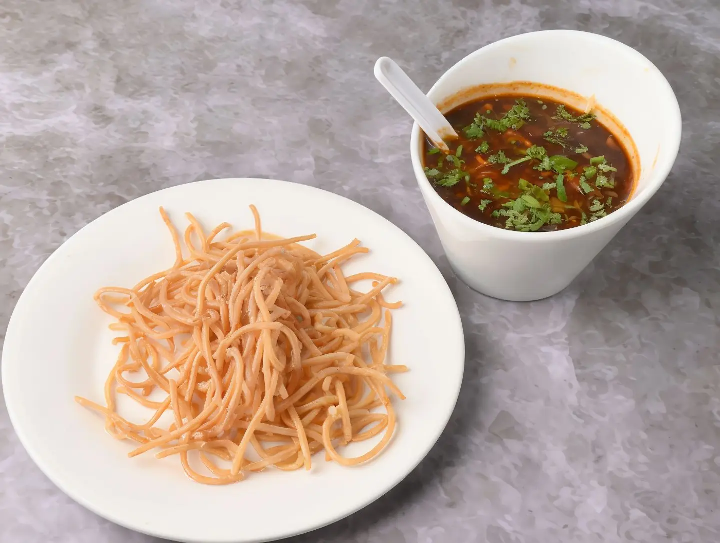 شوربة دجاج حارة وحامضة