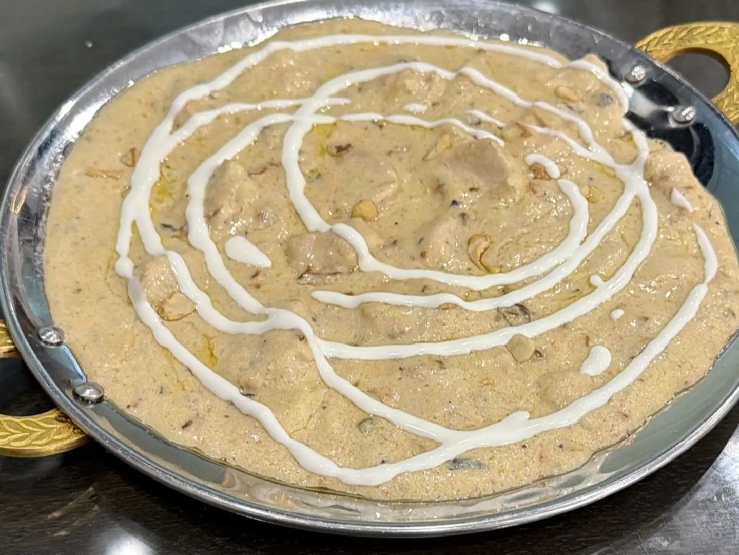 دجاج بالكريمة على الصاج