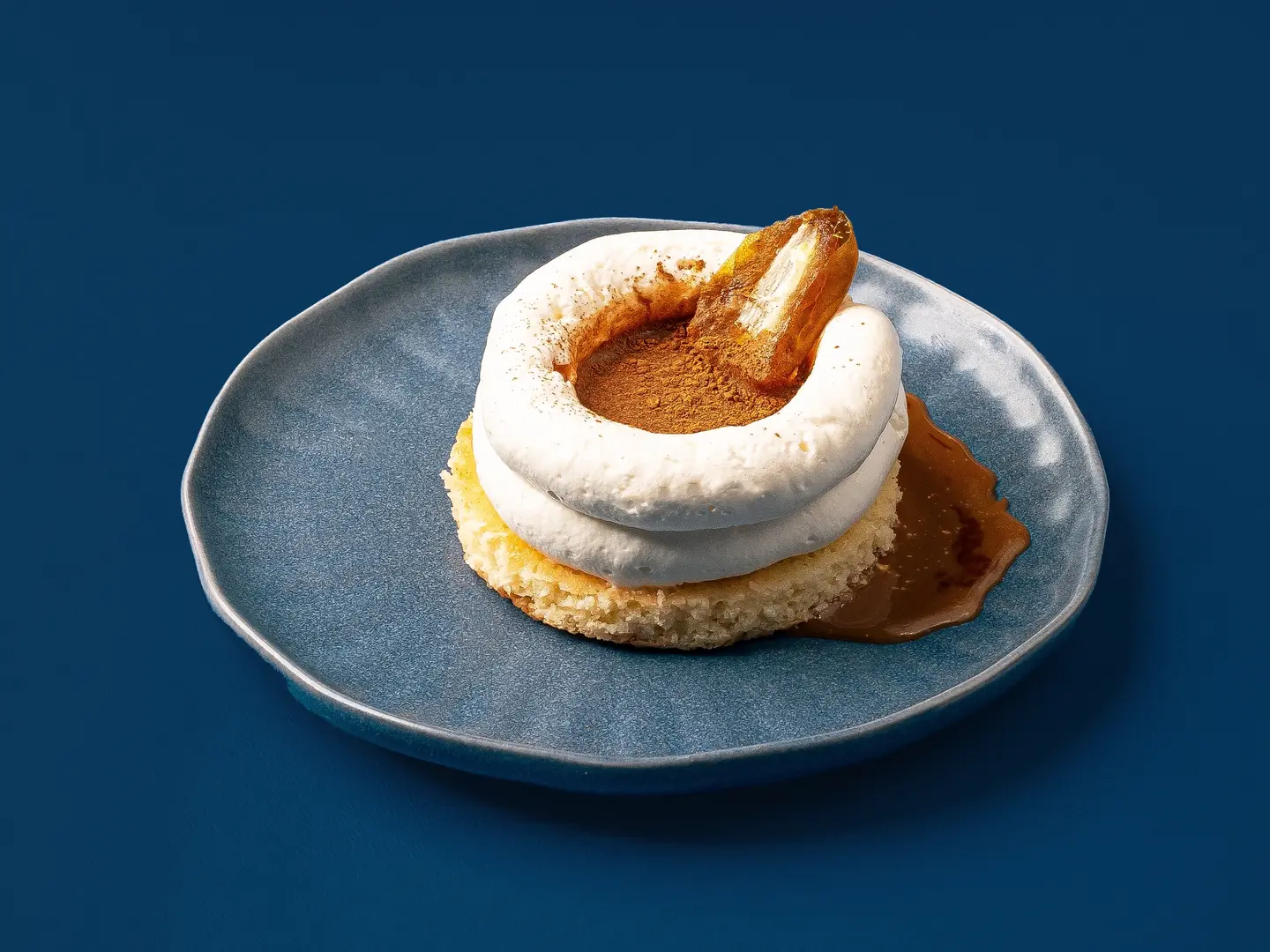 كيكة قشطة بصوص التمر والدبس وجوز الهند