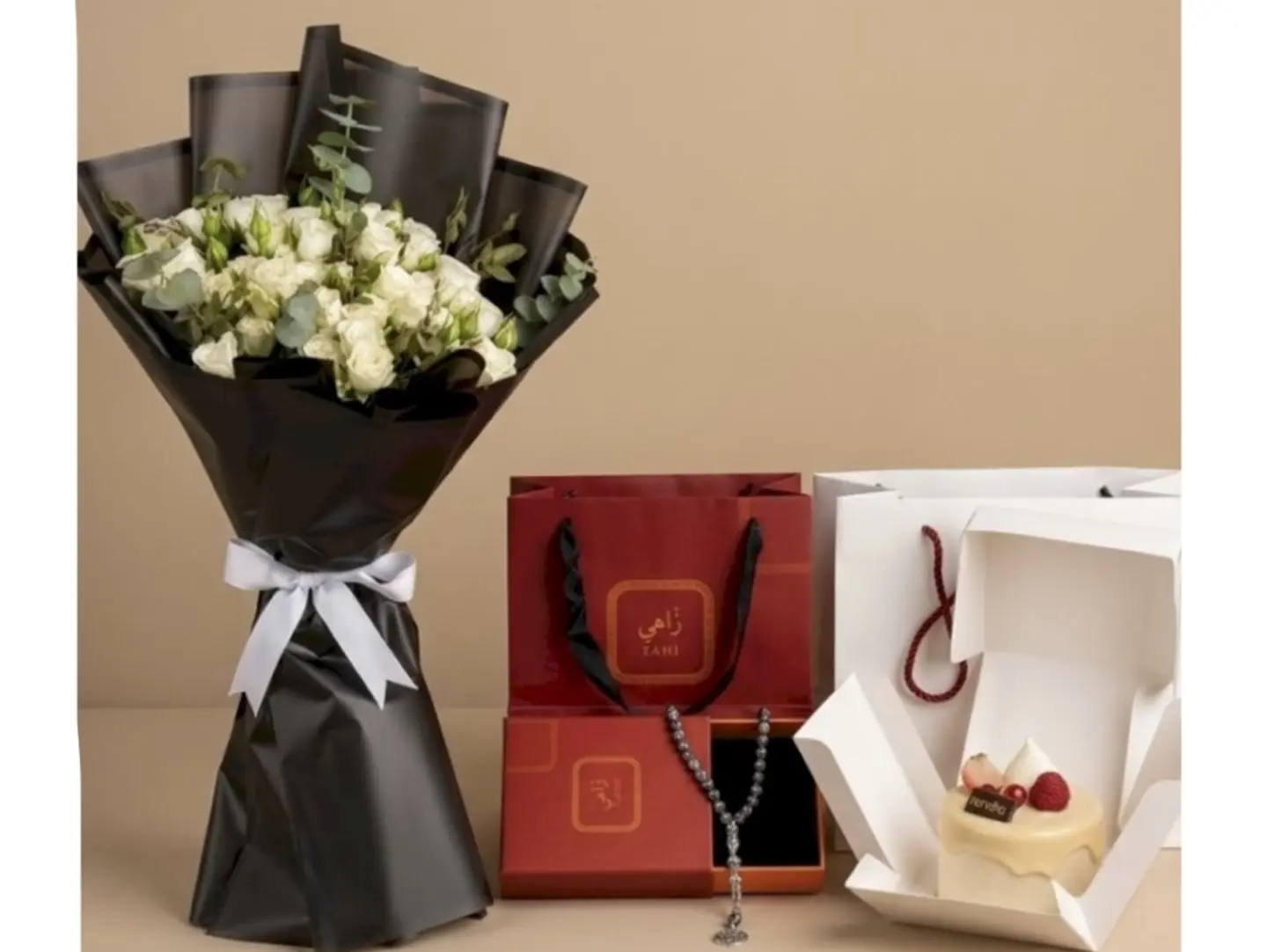 Ray, Cake And Bouquet