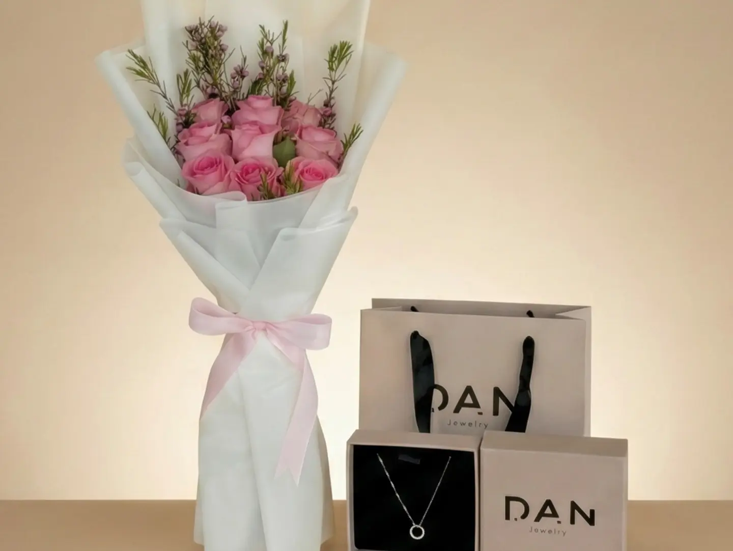 سلسال دان دائري مع بوكية صغير