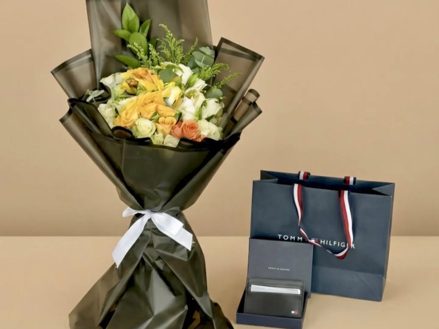 هولدر كارد براند تومي هيلفيغر