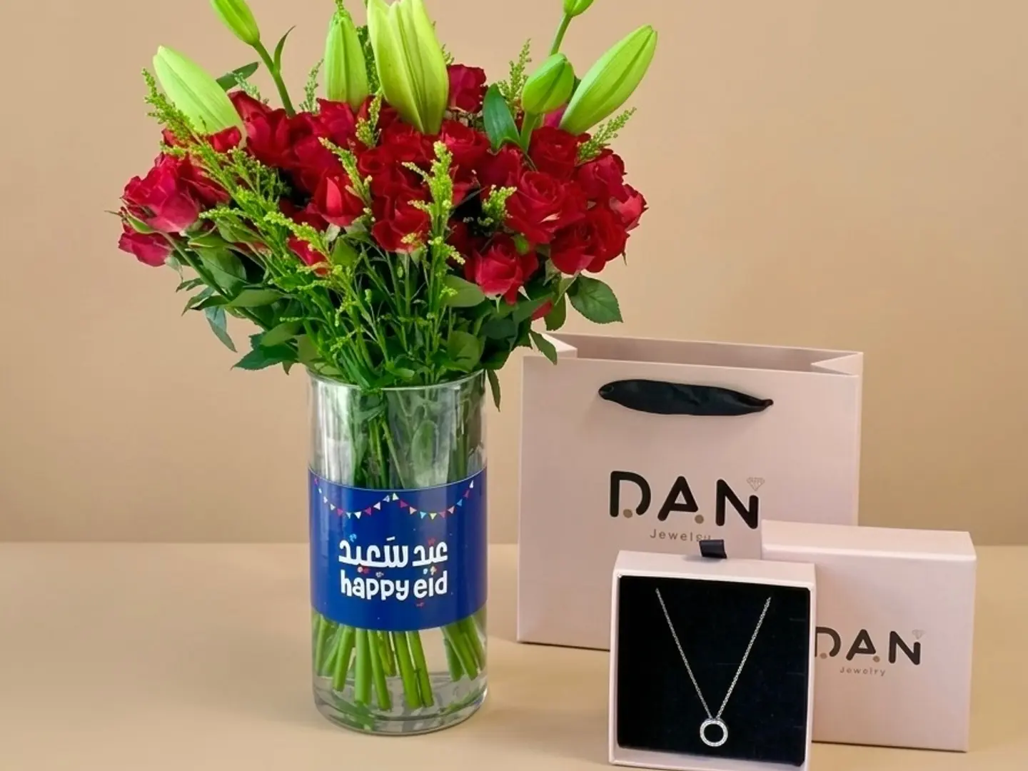 سلسال براند دان مع فازة ورد احمر