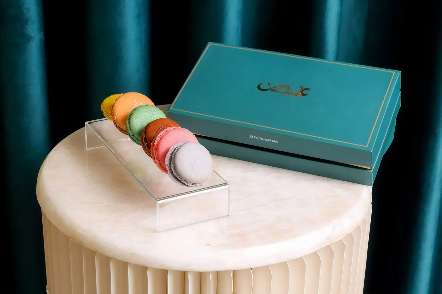 12 Macarons