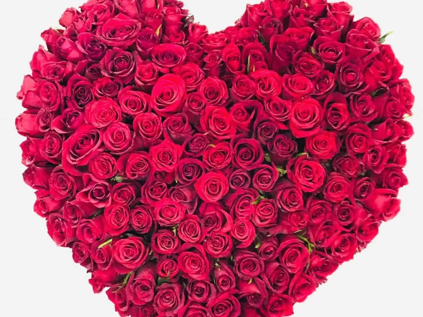 باقة عيد الحب على شكل قلب