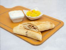 ساندوتش شاورما وسط