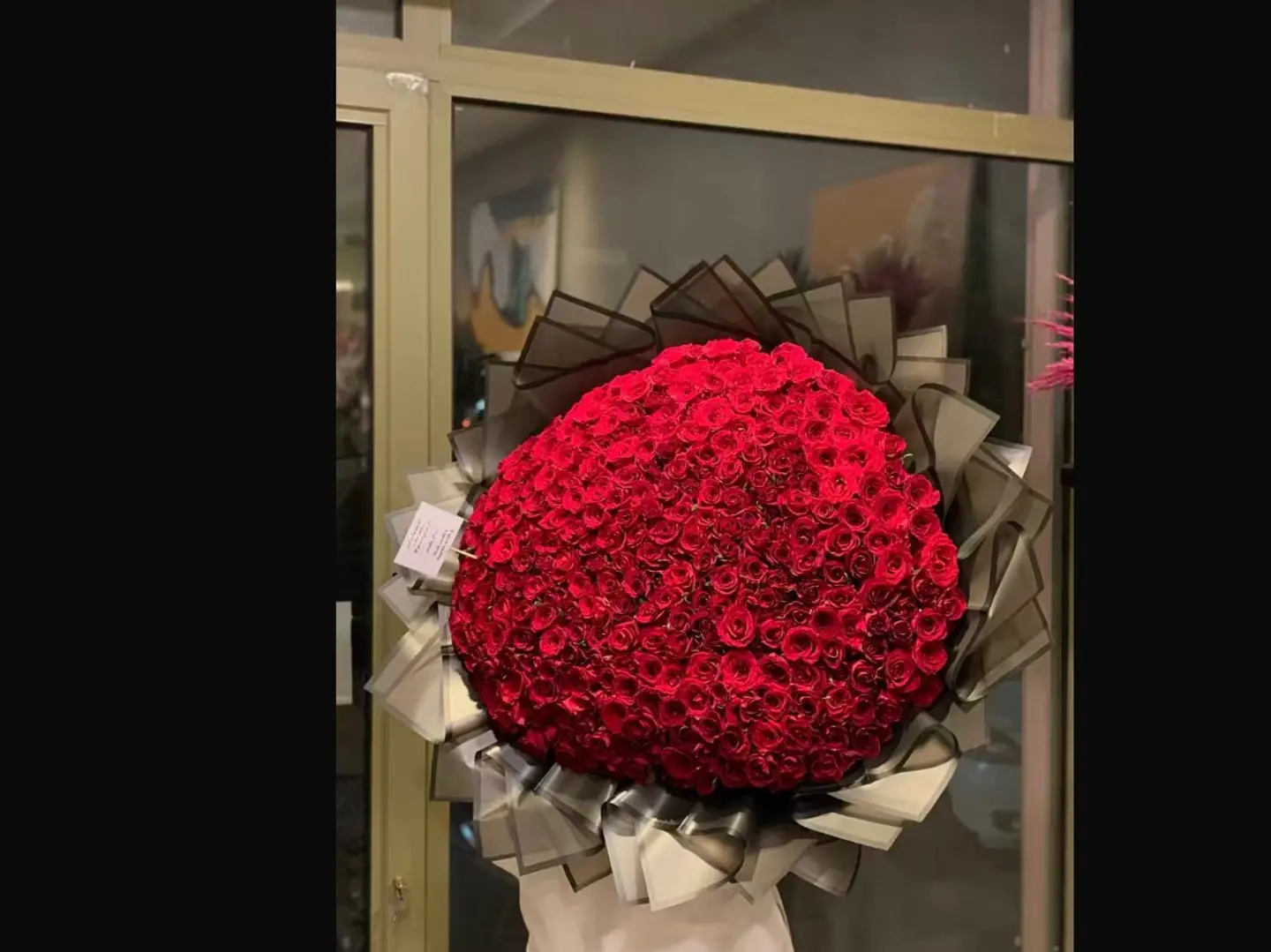 باقة الحب الفخمة 300 وردة