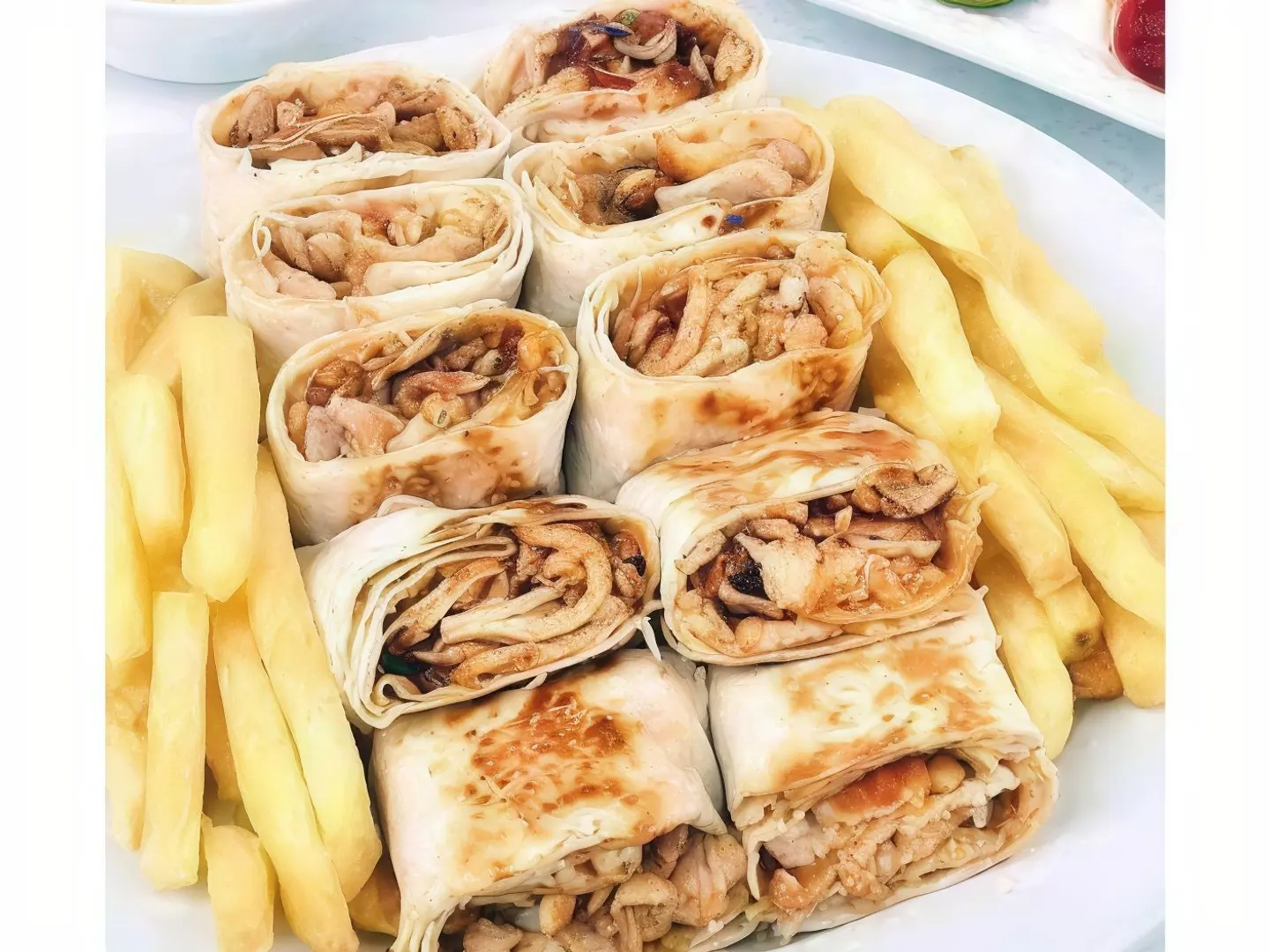 صحن عربي وسط