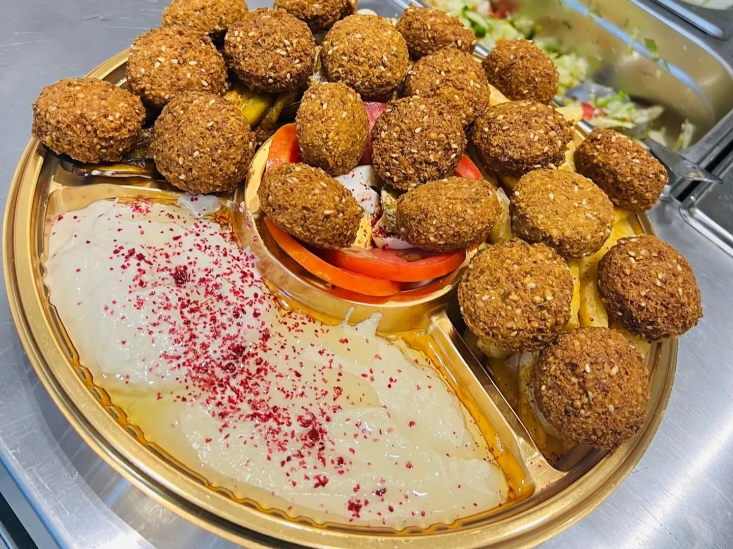 صحن فلافل مشكل وسط