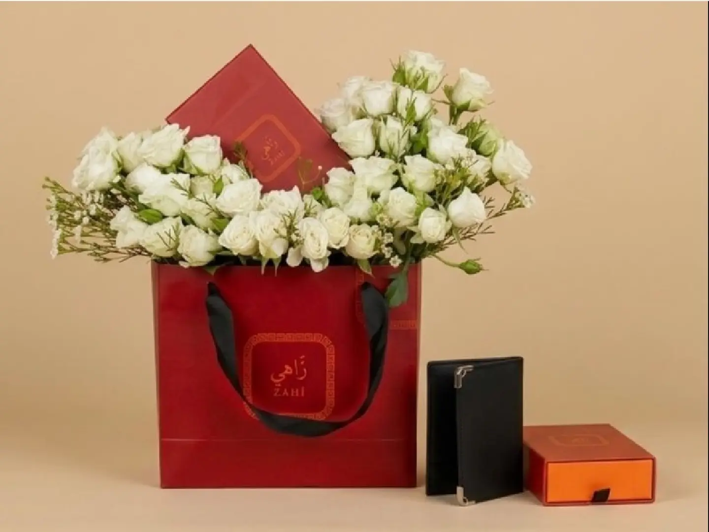 محفظه زاهي مع ورد ابيض