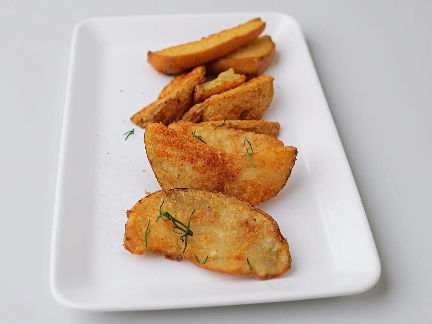 شرائح البطاطا المشوية جبنة ذائبة , كاتشب