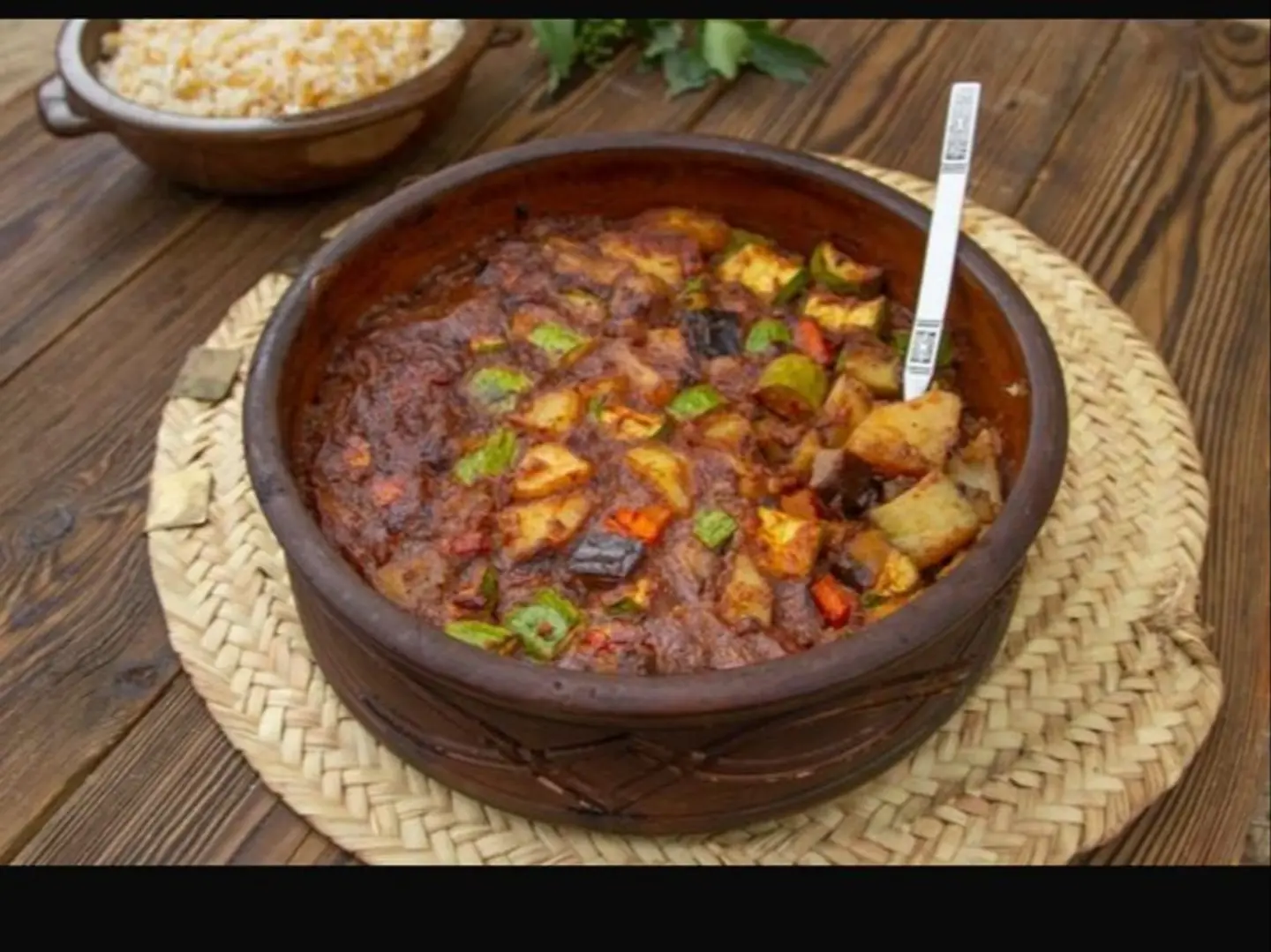 طاجن خضار مشكل باللحمه