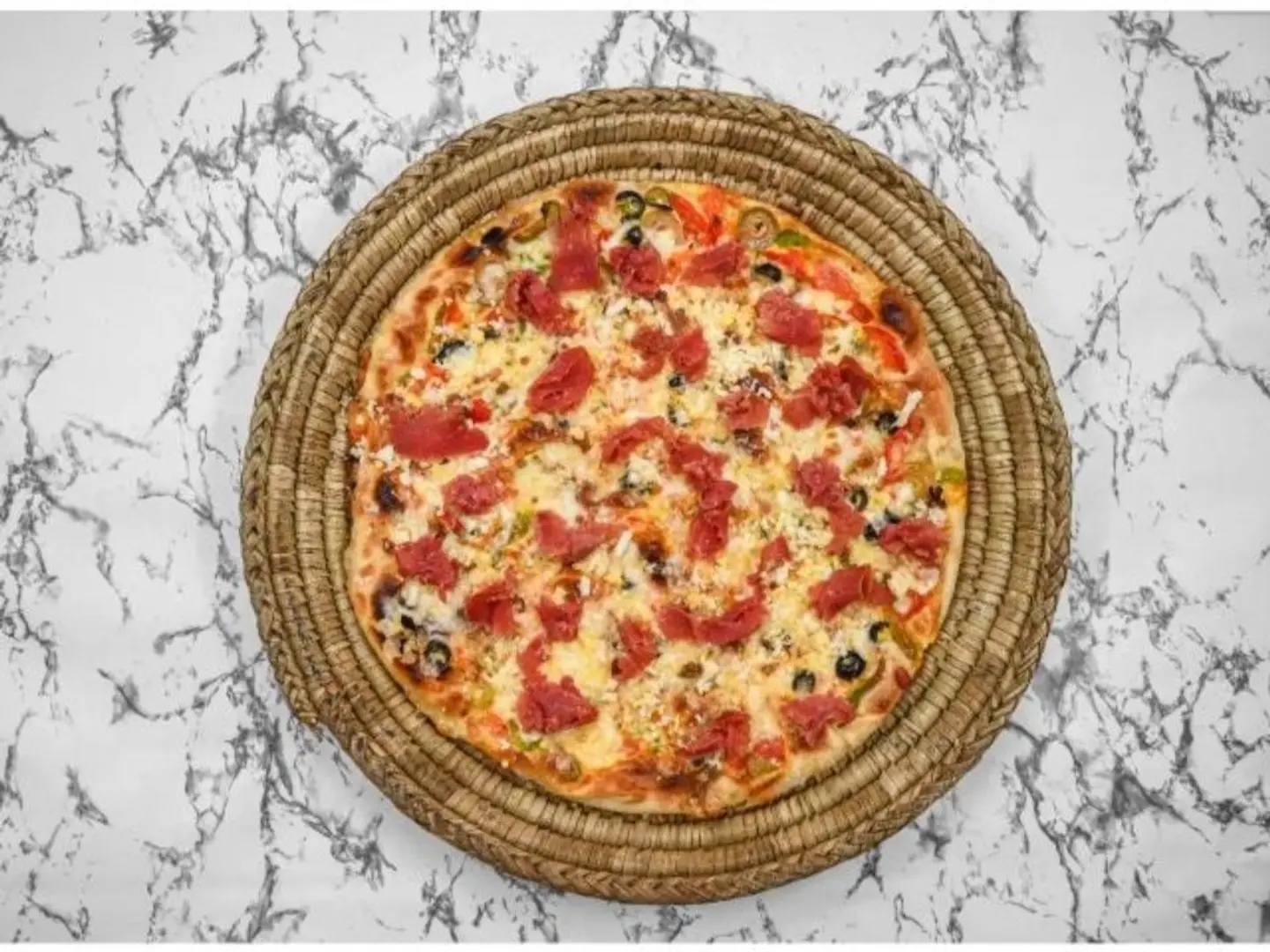 بيتزا بسطرمة - صغير