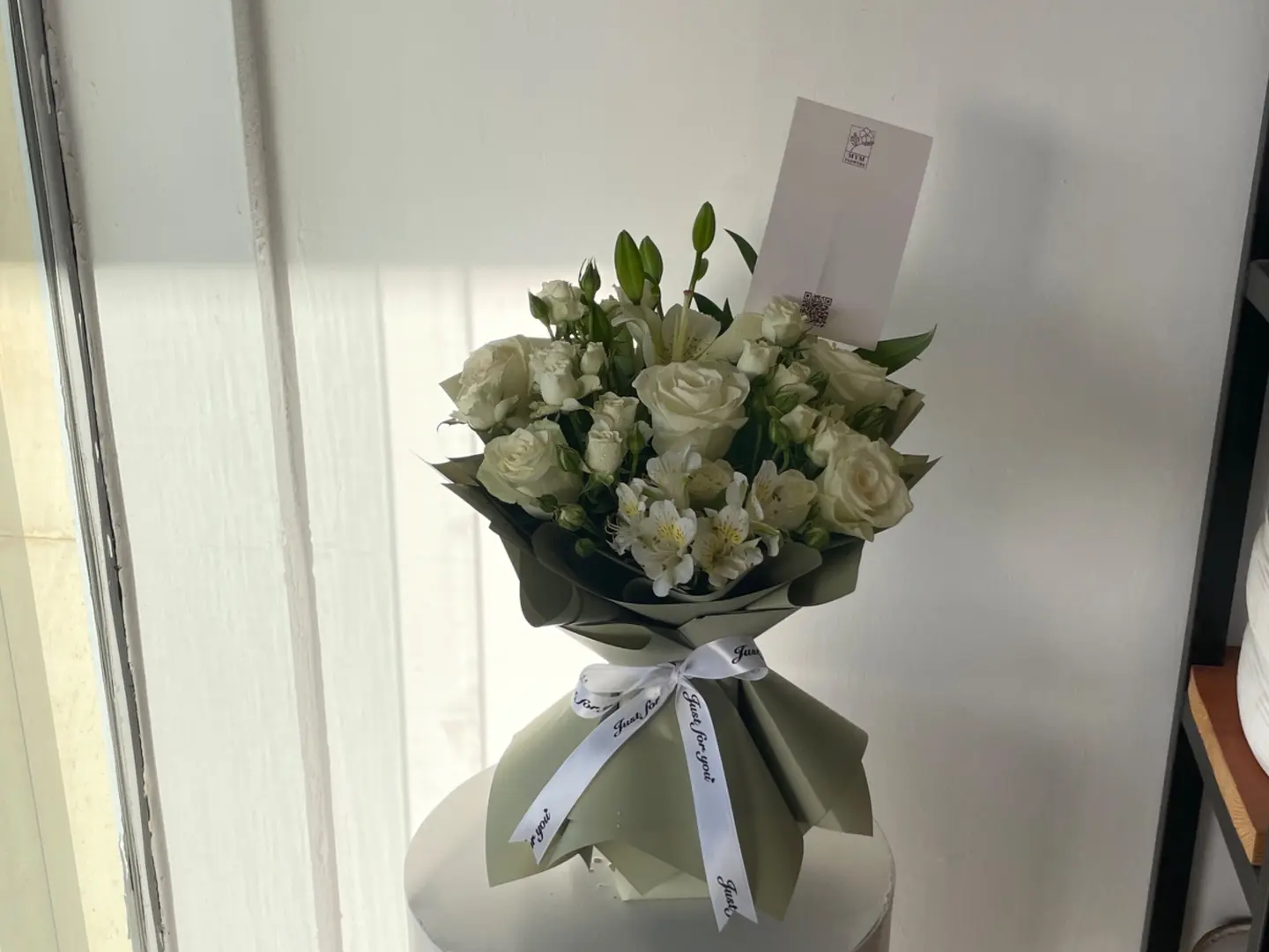 باقة مشكل لون ابيض رقم 63