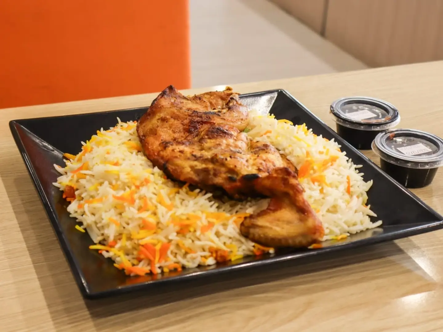نص حبه دجاج مظبي مع الارز البرياني الابيض