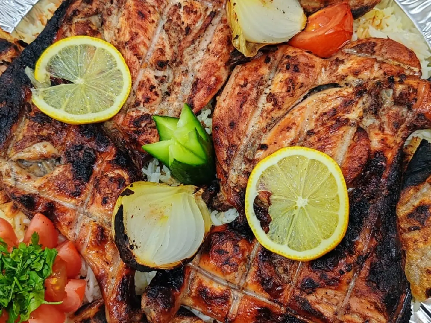 حبة دجاجة مشوية على الفحم بدون رز سادة