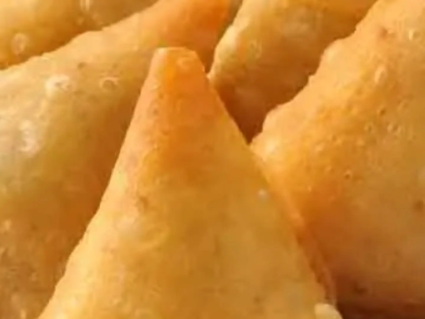 بوكس ٤ حبات سمبوسة (لحم وجبن)