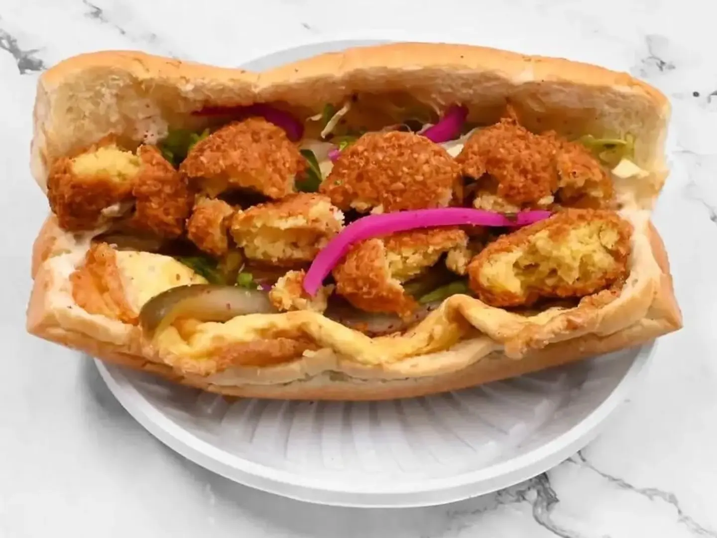 ساندوتش فلافل مع البيض